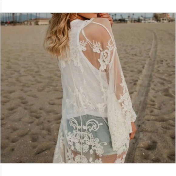 ‼️SOLD‼️White Lace Long Boho Style Kimono💜 - Picture 2 of 7